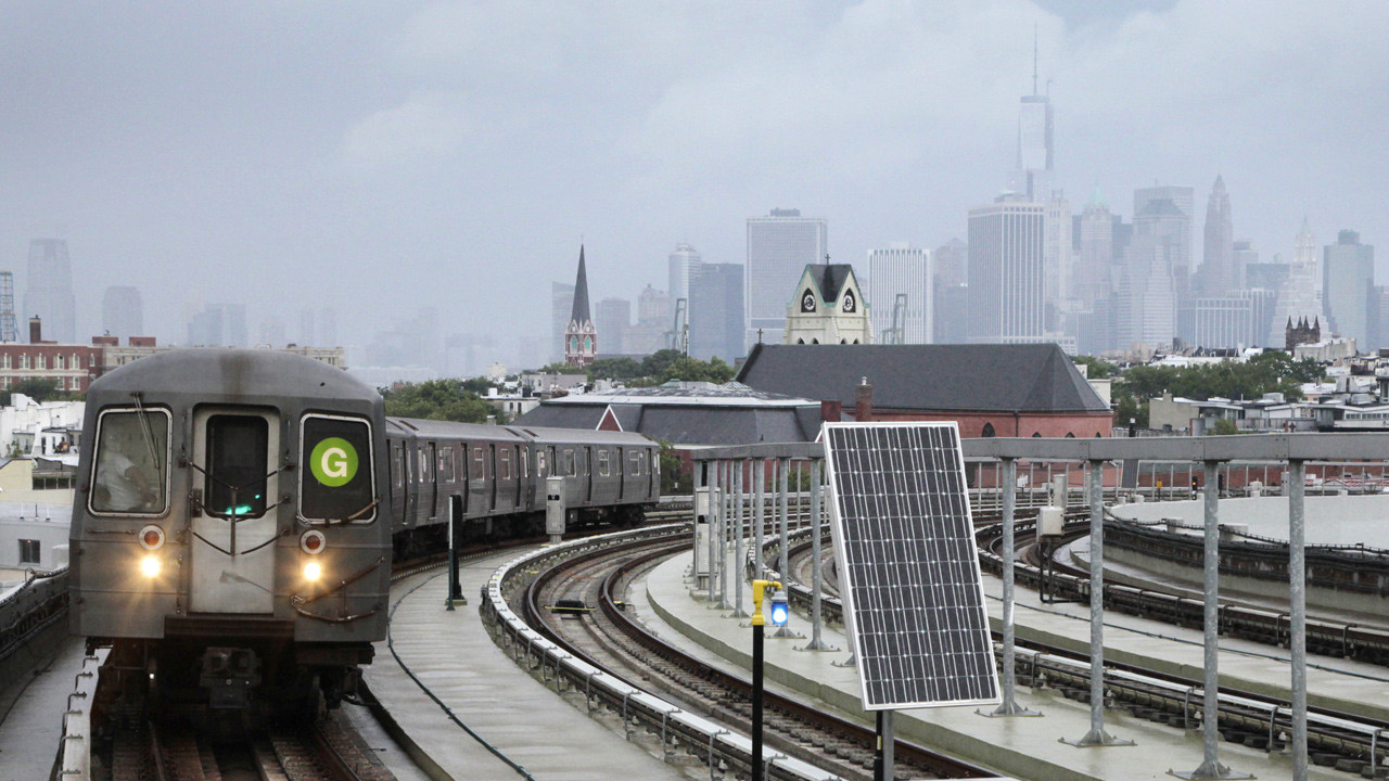 New York City Subway Train Entering Station. Platform safety enhancements are being piloted at stations like 191st Street to improve passenger security and reduce track incidents.