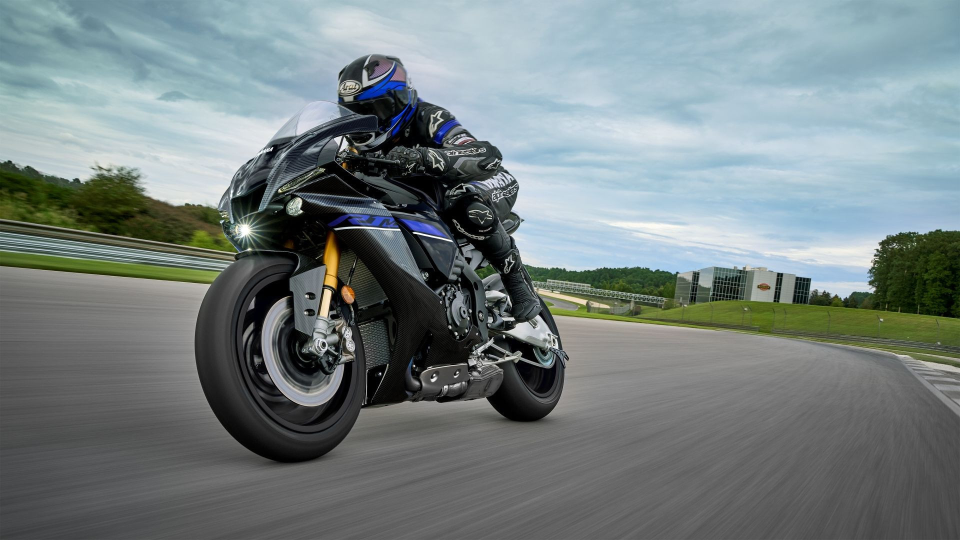 2024 Yamaha YZF-R1M sportbike track performance