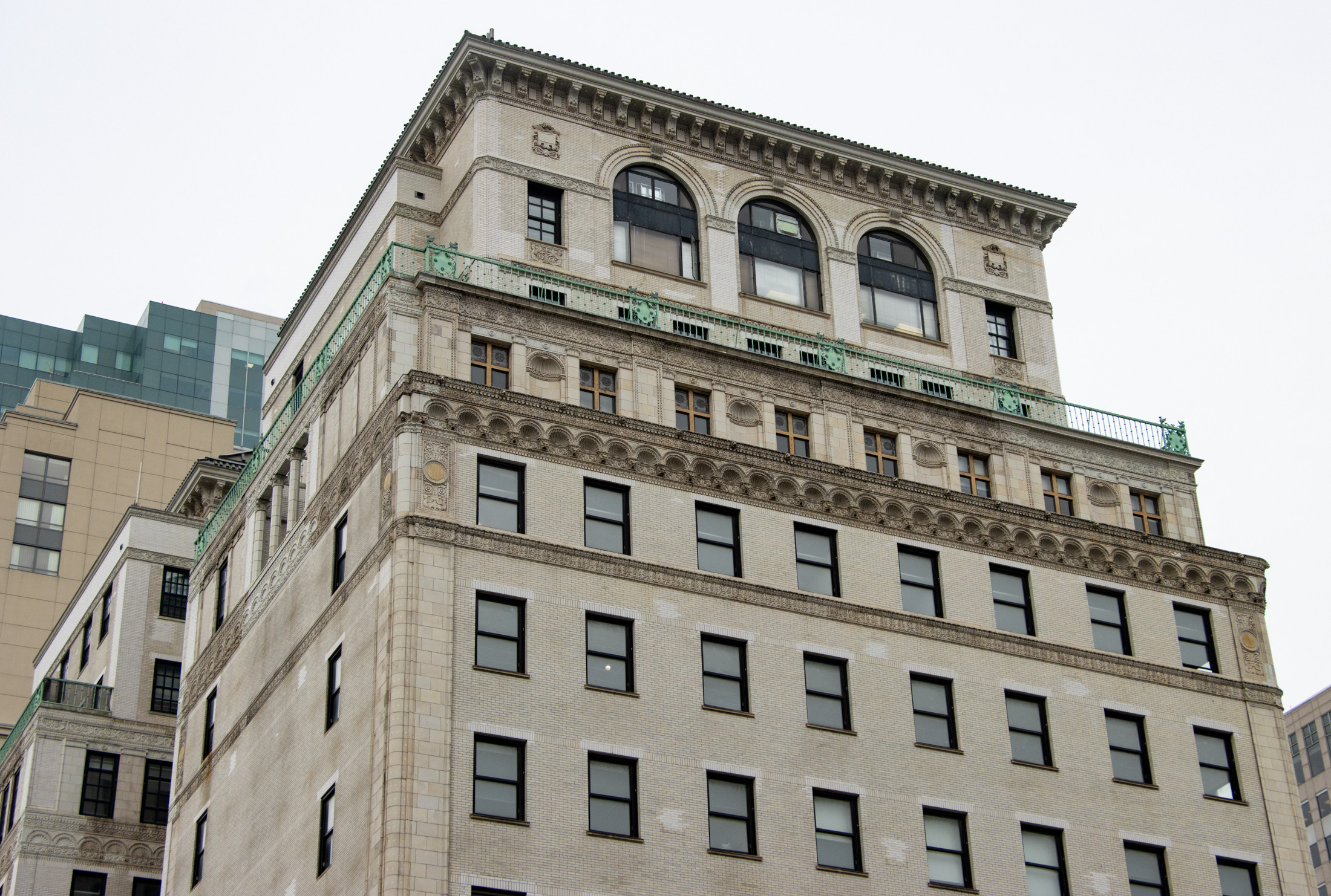 The Brooklyn Edison Building at 345 Adams Street, located at the intersection of Adams, Pearl, and Willoughby Streets in Downtown Brooklyn.