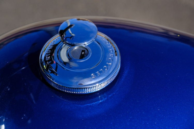Triumph Street Twin fuel tank cap design