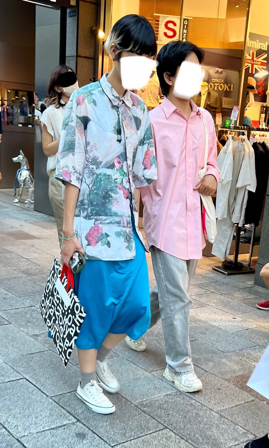 Street fashion image of a couple with coordinated color palettes in their outfits, showcasing a subtle approach to osoroi in Japan.