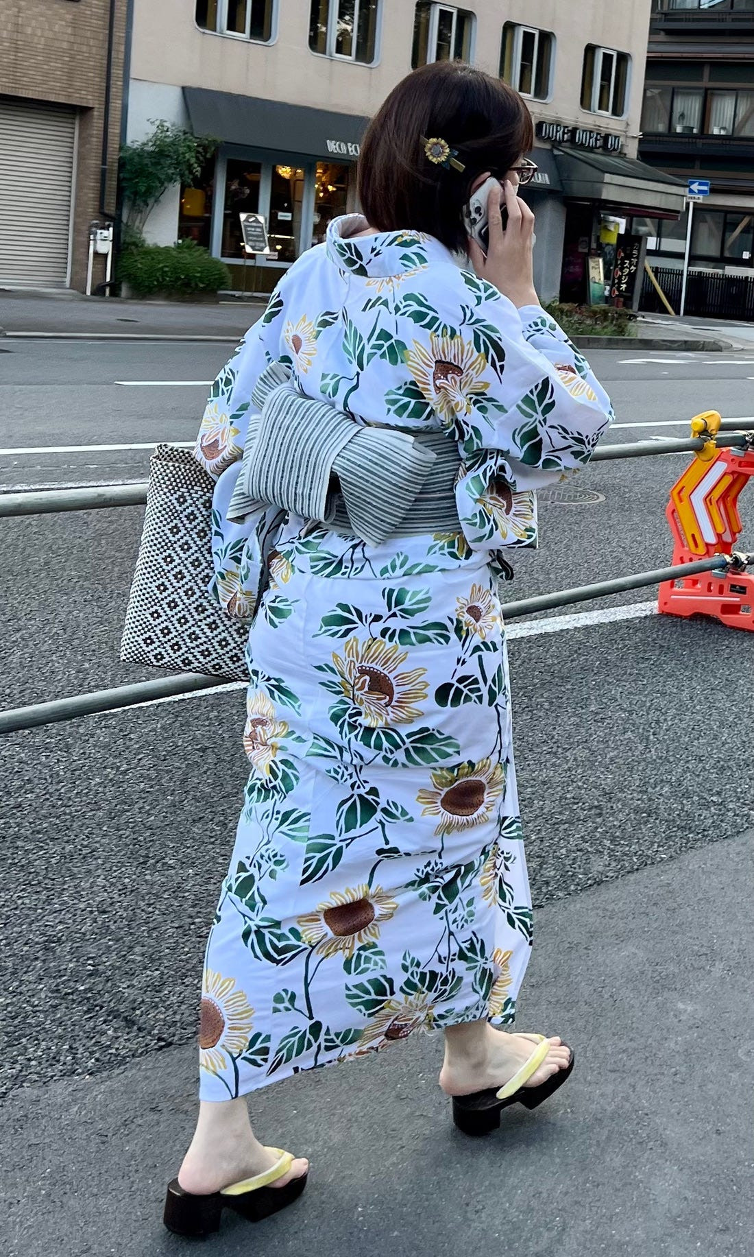 Street style photograph of a group of women in yukatas, likely tourists enjoying the cultural experience of wearing traditional Japanese garments.
