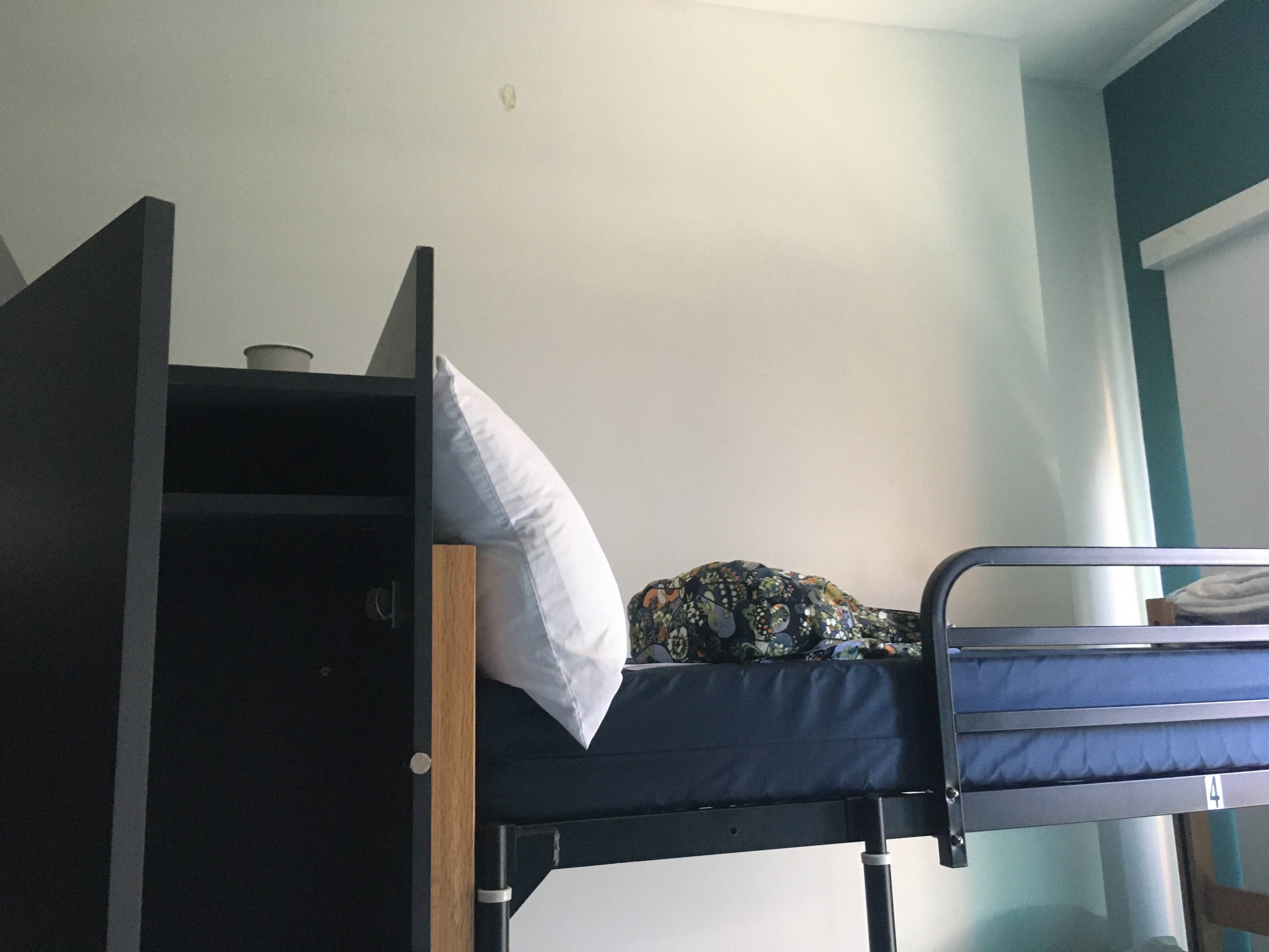 6th floor – upper bunk and locker in a standard 4-bed female dorm – HI Boston (2023)