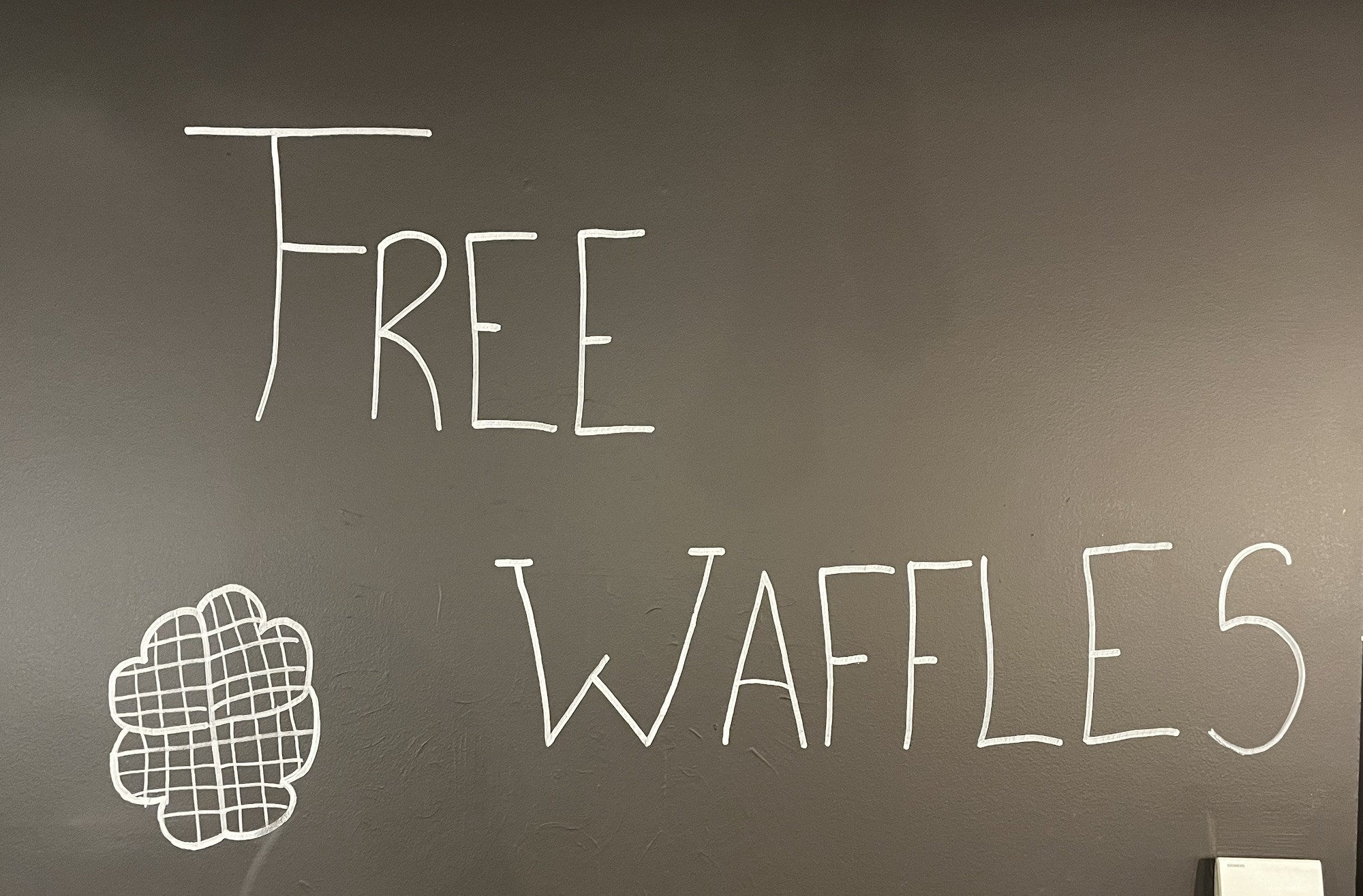 A sign indicating free refills at Icelandic Street Food in Reykjavik, adding to the value and customer satisfaction.
