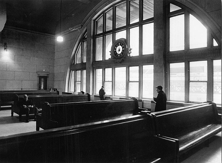La Salle Street Station waiting room around 1910, showcasing its grand interior.