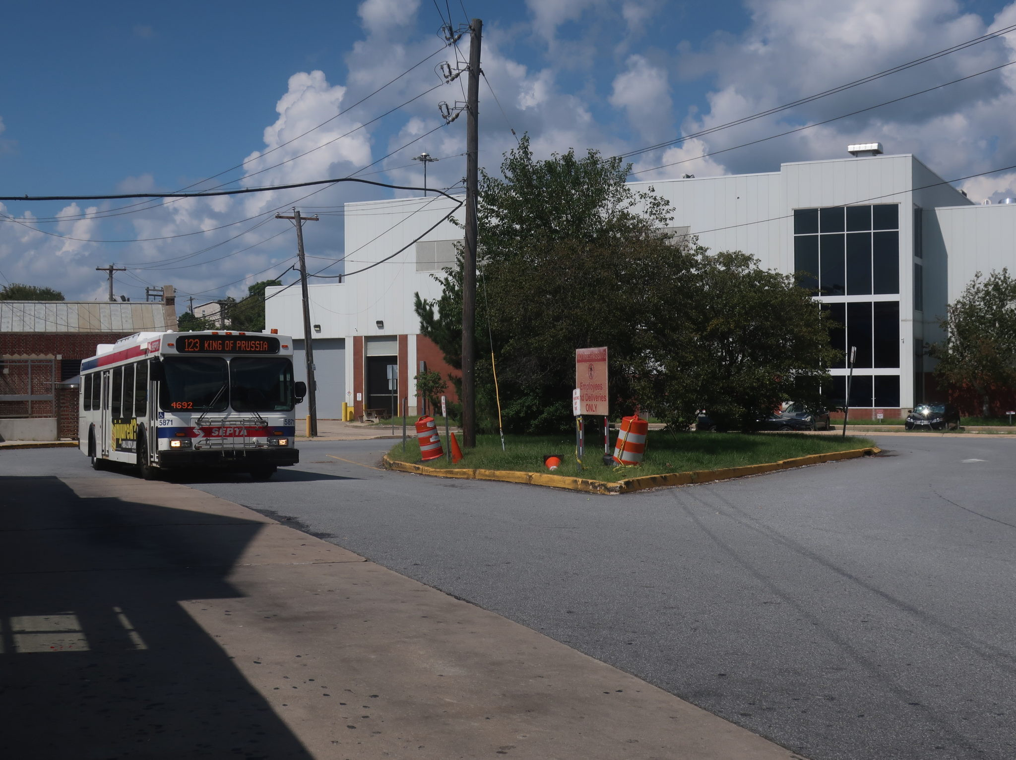 SEPTA Bus 123 at 69th Street Transportation Center
