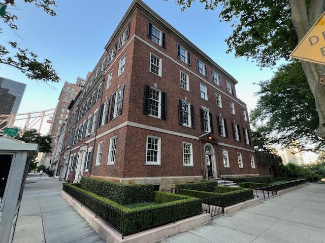 Vanderbilt and Morgan Mansions on Sutton Place
